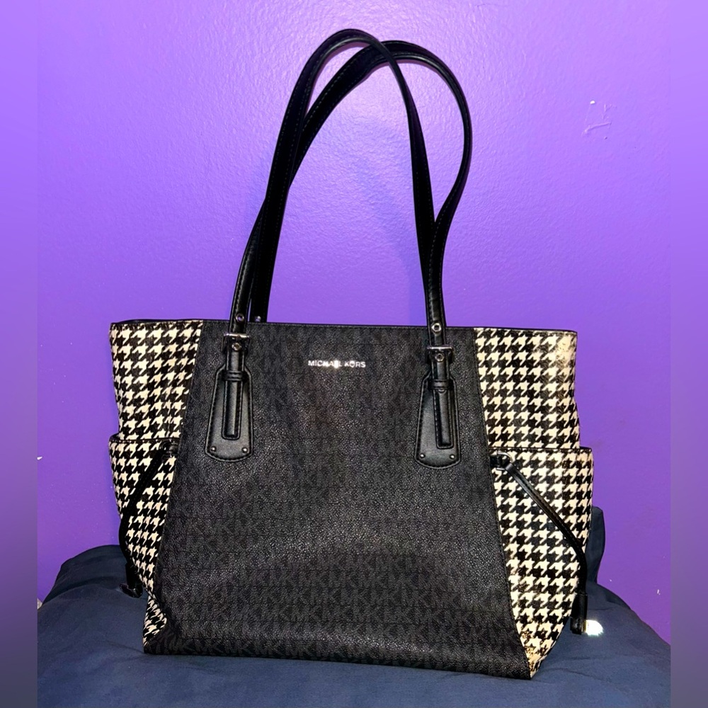Michael Kors Signature Houndstooth Voyager East/West Tote